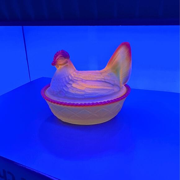 Satin Marigold Hen on Nest *Glows* - Picture 6 of 6